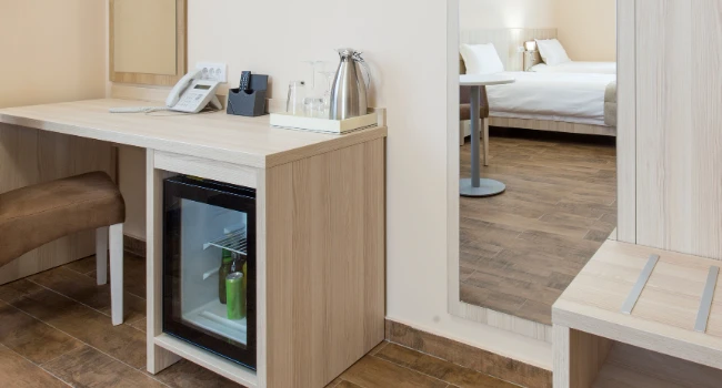 guide minibar hôtel professionnel avec équipements modernes pour chambre d'hôtellerie